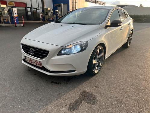 Volvo V40, Autos, Volvo, Particulier, V40, ABS, Phares directionnels, Airbags, Air conditionné, Alarme, Bluetooth, Feux de virage