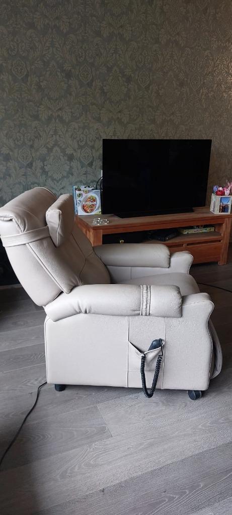 Zetel Revilax model Medilax 3M in beide leder, Huis en Inrichting, Fauteuils, Zo goed als nieuw, Leer, 50 tot 75 cm, Minder dan 75 cm