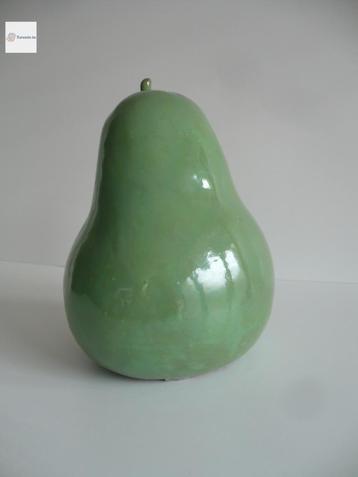 Decoratieve peer beschikbaar voor biedingen