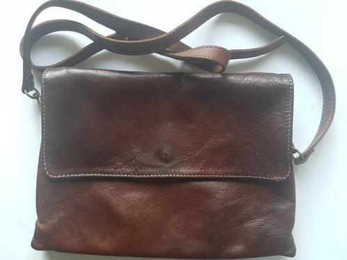 sacoche en cuir vintage 25 x 19 cm, Handtassen en Accessoires, Tassen | Schoudertassen, Gebruikt, Bruin, Leer, Ophalen of Verzenden