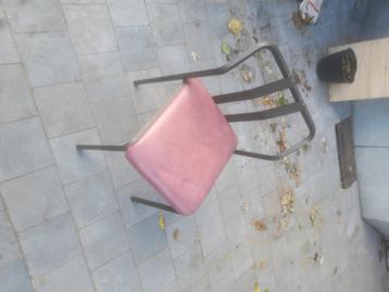 4 vintage stoelen beschikbaar voor biedingen