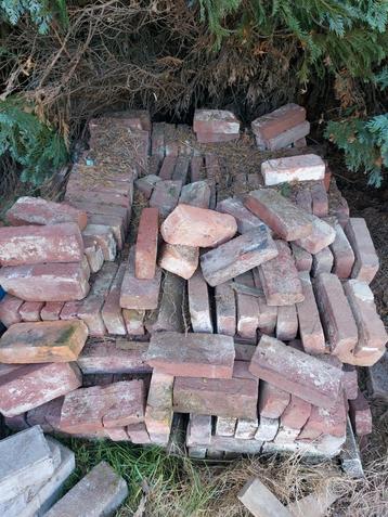 Gratis stenen
In Dilsen beschikbaar voor biedingen