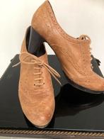 Bruine pump Veterschoen op hoge hak, Bruin, Ophalen of Verzenden, Zo goed als nieuw, Pumps