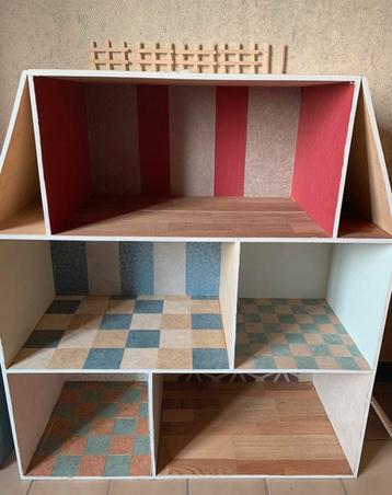 Groot poppenhuis beschikbaar voor biedingen