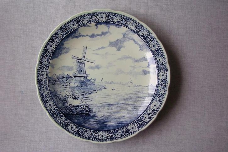 oud porseleinen bord van Boch - Delfts, Antiek en Kunst, Antiek | Wandborden en Tegels, Ophalen of Verzenden