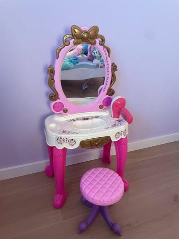 Make-up tafel kleuter beschikbaar voor biedingen