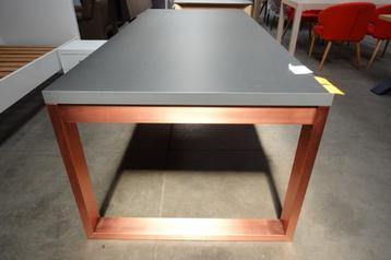 Gloednieuwe prachtige eettafel te koop!Nieuwprijs: 899€! beschikbaar voor biedingen
