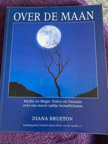 D. Brueton - Over de maan beschikbaar voor biedingen