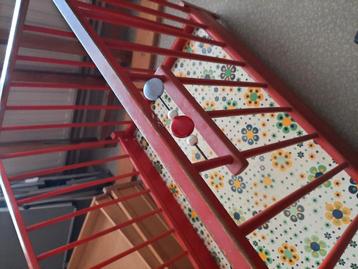 Retro kinderpark op wieltjes, handig dicht te vouwen. beschikbaar voor biedingen