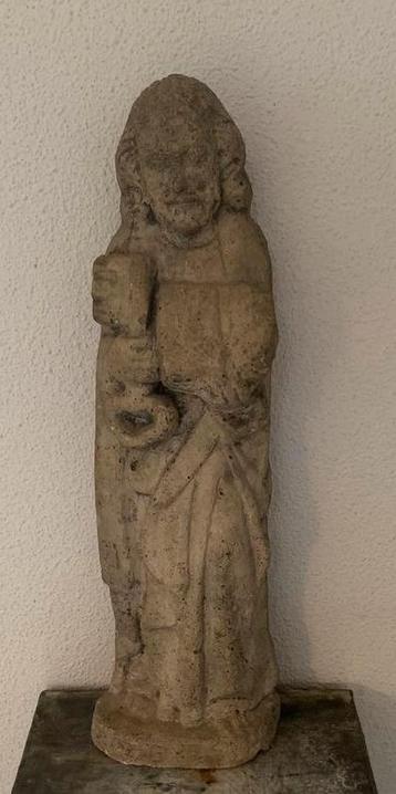 Sint Pieter stenen beeld. beschikbaar voor biedingen