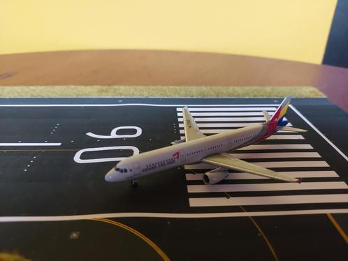 Asiana Airlines Airbus A 321 Herpa Wings 1/500, Hobby & Loisirs créatifs, Modélisme | Avions & Hélicoptères, Comme neuf, Avion