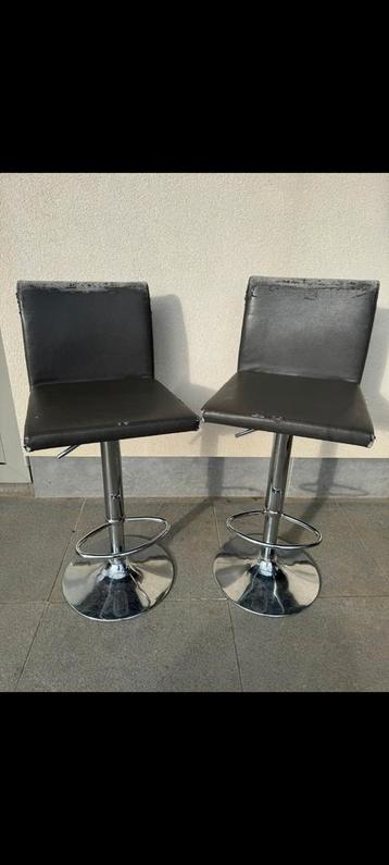 2 verstelbare barkrukken beschikbaar voor biedingen