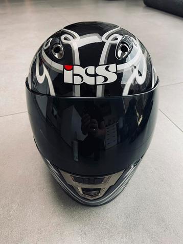 IXS helm, maat small disponible aux enchères