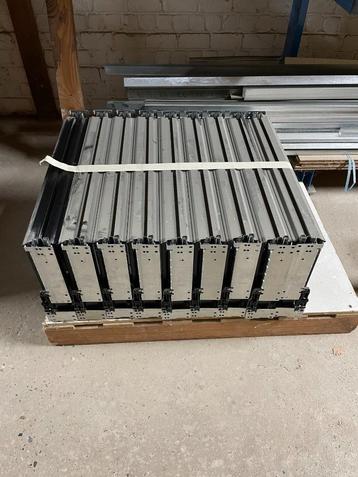 hangmappenramen en legborden in metaal beschikbaar voor biedingen