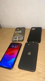 Iphone 11 met 2 hoesjes, Telecommunicatie, Mobiele telefoons | Apple iPhone, Ophalen, Zwart, IPhone 11, Zo goed als nieuw