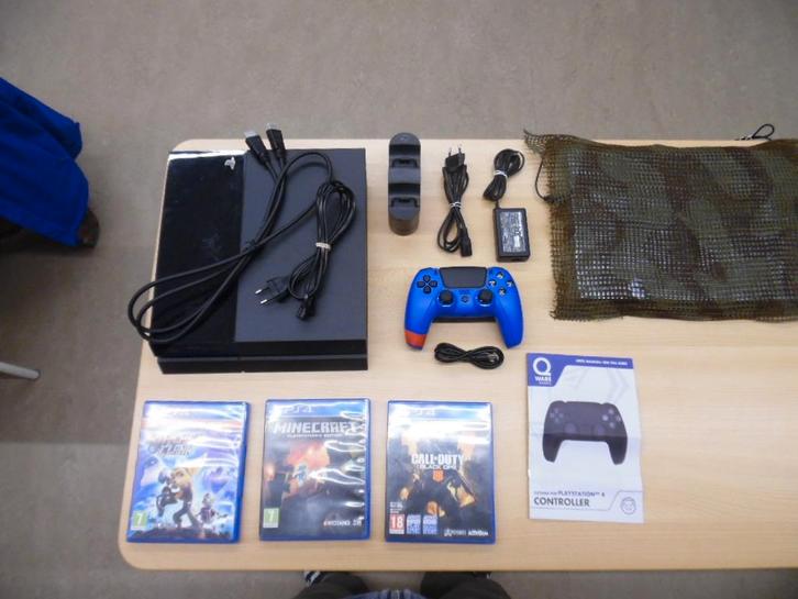 Playstation 4 met een Controller en met drie game's, Games en Spelcomputers, Spelcomputers | Sony PlayStation 4, Gebruikt, Original