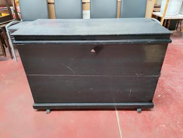 Zwarte antieke vintage houten kist = 25 EUR  beschikbaar voor biedingen