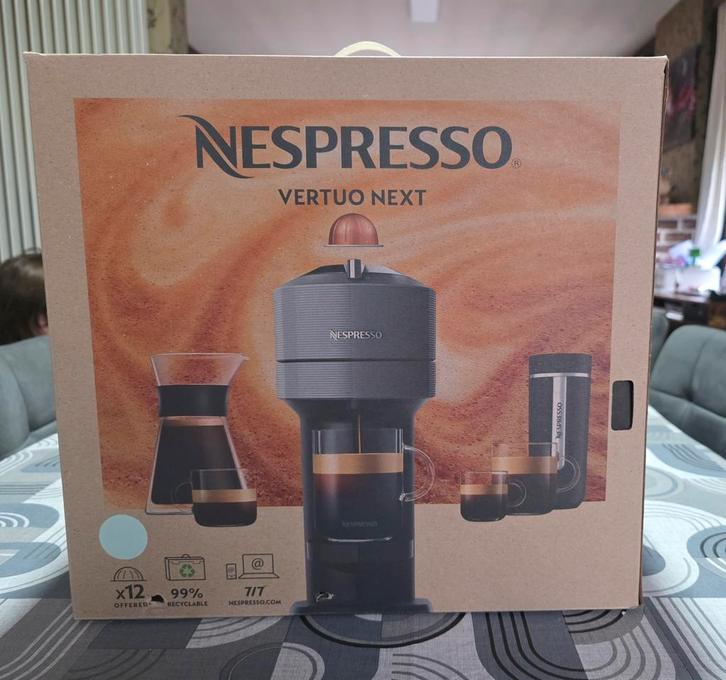 Nespresso Vertuo Next met Carafe set, Electroménager, Accessoires de machine à café, Neuf, Enlèvement