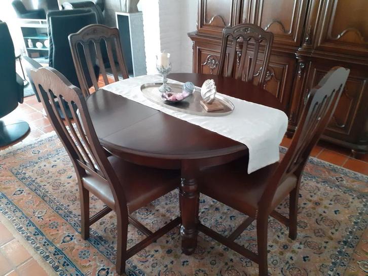 Tafel en 4 stoelen in Luikse stijl + Oosters tapijt, Antiek en Kunst, Antiek | Meubels | Tafels, Ophalen