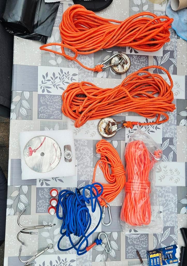 3 Magneetvissen en 2 Karabijnhaaken, Watersport en Boten, Hengelsport | Algemeen, Zo goed als nieuw, Ophalen of Verzenden