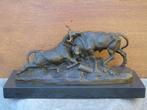 statue taureau en bronze signé, combat de taureaux, Antiquités & Art, Bronze, Enlèvement ou Envoi