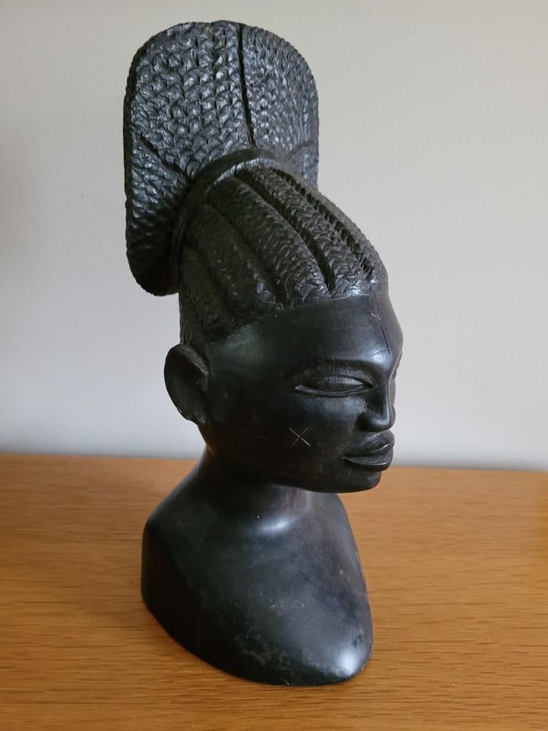 Grand buste africain, Enlèvement