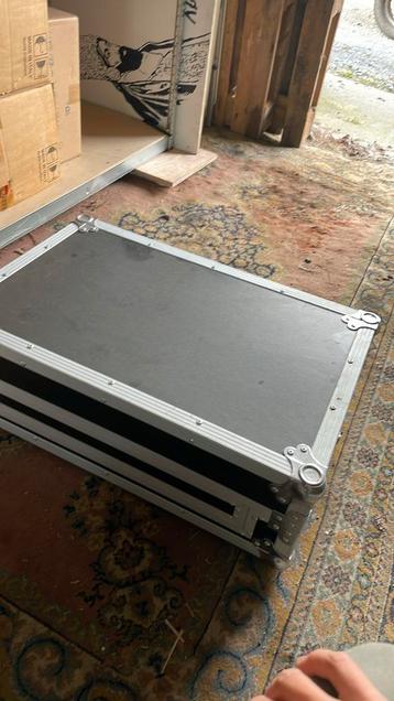 Flightcase met uitschuifbaar paneel