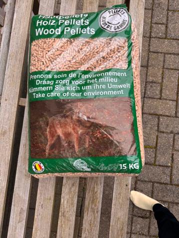 60-tal zakken houtpellets, Tuin en Terras, Ophalen
