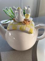 2x Theepot wit /geel en theepot kleur  groot model NIEUW, Ophalen of Verzenden, Nieuw, Wit