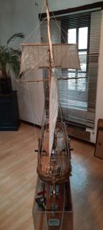 Prachtige boot, zorgvuldig gebouwde kanonneerboot, Ophalen, Nieuw
