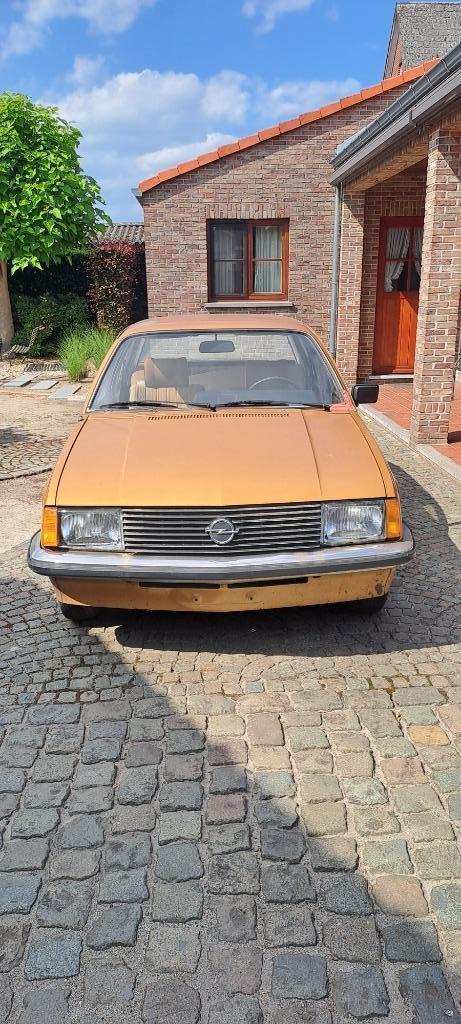 Opel Rekord 1.9 N 1978, Auto's, Opel, Particulier, Benzine, Berline, 4 deurs, Handgeschakeld, Bruin, Bruin, Kunstmatig leder, Achterwielaandrijving