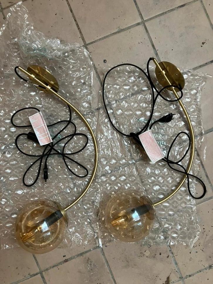 2 bronzen/goudkleurige wandlampen met fumé glasbol, Huis en Inrichting, Lampen | Wandlampen, Zo goed als nieuw, Ophalen of Verzenden