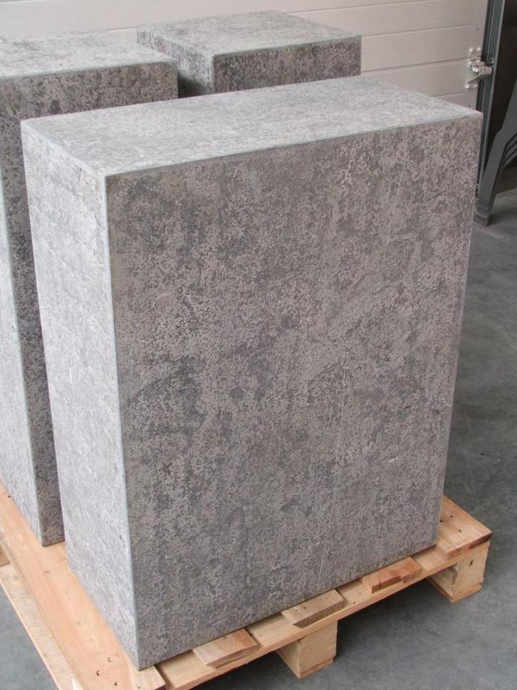 Blauwsteen zuil 80 cm h x 60 cm x 30 cm! ook andere maten!!!, Tuin en Terras, Tuinbeelden, Nieuw, Overige typen, Steen, Ophalen of Verzenden