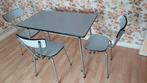 Vintage tafeltje met 3 passende stoelen, Tuin en Terras, Tuinsets en Loungesets, Ophalen, Zo goed als nieuw
