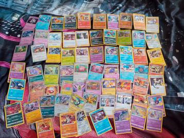 Lot de 67 cartes pokemon holographiques 