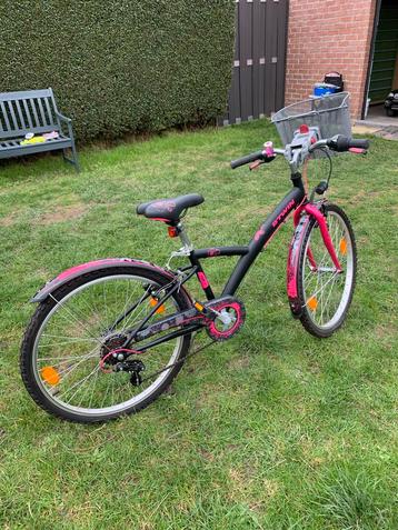 Vélo noir et rose, Comme neuf