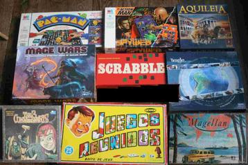 12 jeux : stratégie, Monopoly, Scrabble, Image Wars, Pac Man, Enlèvement ou Envoi, Comme neuf