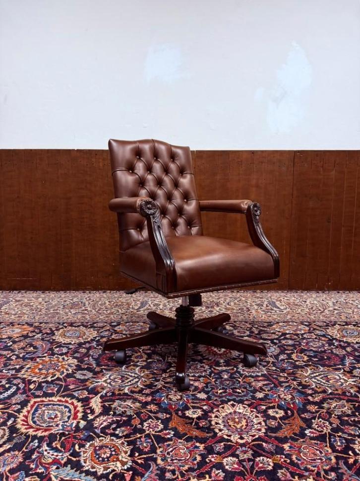Klassiek Engels Chesterfield Bureaustoel, Antiquités & Art, Antiquités | Bureau & Affaires, Enlèvement ou Envoi