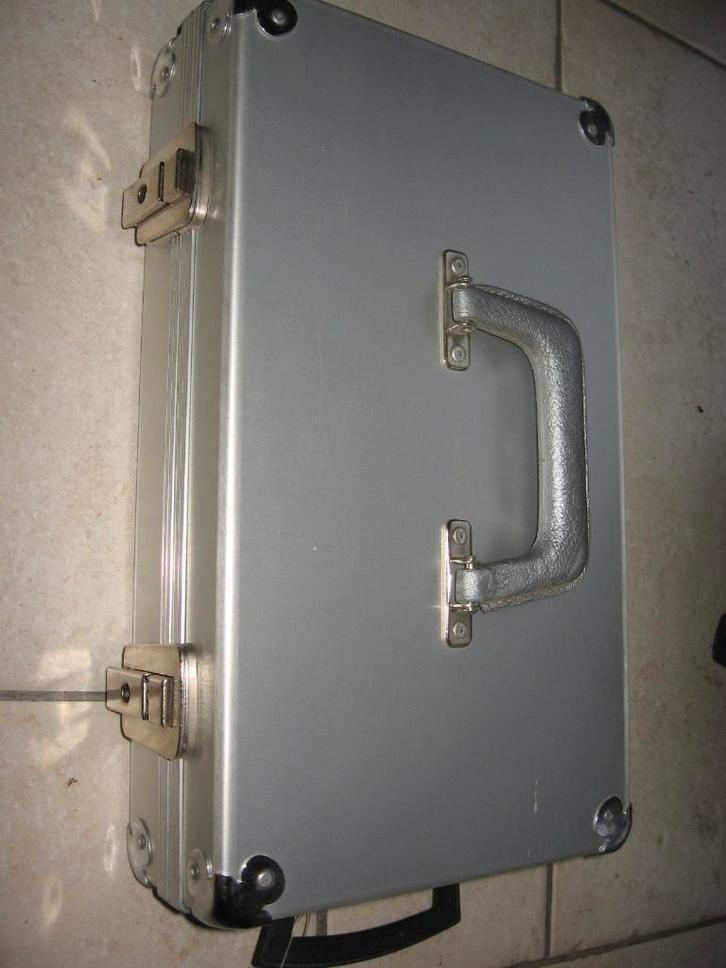 Aluminium koffer/koffer met 6 vakken + sleutels, Handtassen en Accessoires, Koffers, Nieuw, Overige materialen, Minder dan 50 cm