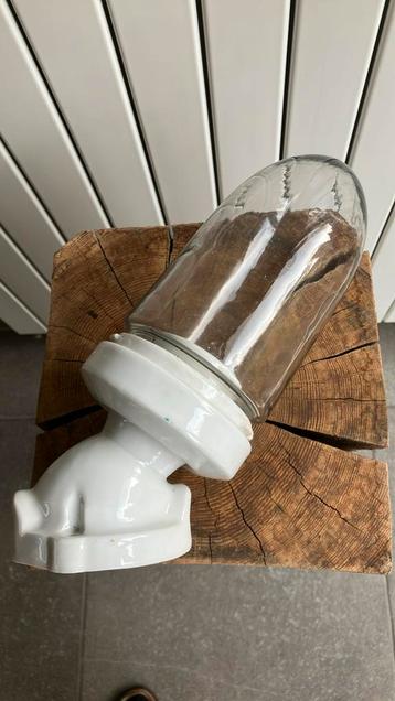 Antieke industriële porseleinen armatuur beschikbaar voor biedingen