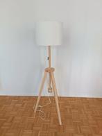 Lampe sur pied trépied en bois LAUTERS – 25 €, Zo goed als nieuw, Hout, Scandinavian, 100 tot 150 cm