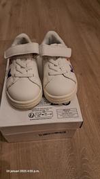 Witte sneakers maat 21, Ophalen