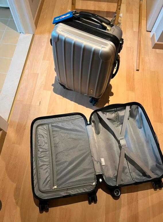 Schitterende handbagage op wielen 30/20/45 LxDxH nieuw, Handtassen en Accessoires, Koffers, Zo goed als nieuw, Wieltjes, Ophalen