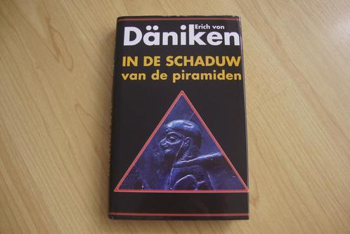 In de schaduw van de piramiden - Erich von Däniken, Livres, Livres Autre, Utilisé, Enlèvement ou Envoi