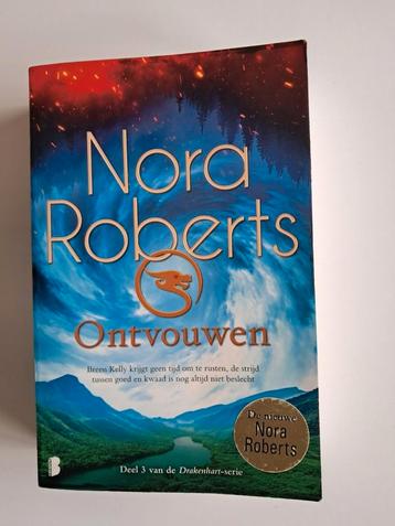Nora Roberts - Ontvouwen beschikbaar voor biedingen