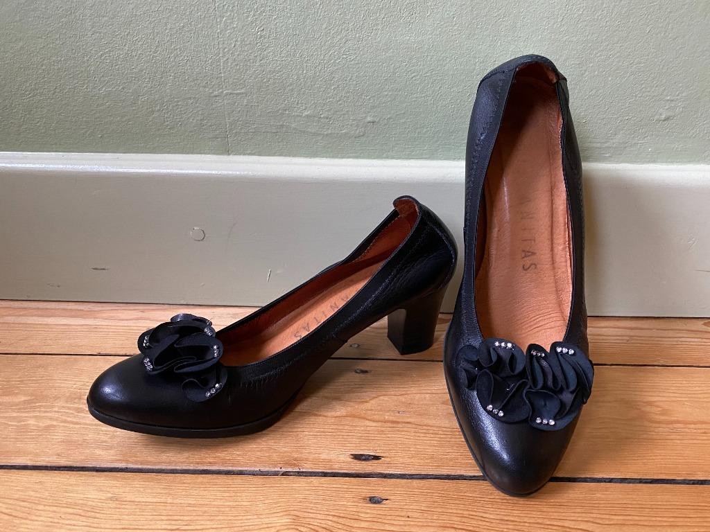 Als nieuw! Maat 39. Merk: Hispanitas. Leder. Kleur: zwart., Kleding | Dames, Schoenen, Zo goed als nieuw, Pumps, Zwart, Ophalen of Verzenden