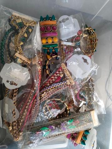 Stoere armbanden beschikbaar voor biedingen