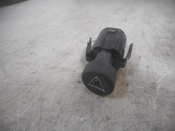 COMMUTATEUR DE FEUX DE DETRESSE Volvo 480 (402168), Autos : Pièces & Accessoires, Tableau de bord & Interrupteurs, Volvo, Utilisé