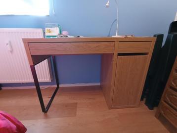 Studentenbureau. beschikbaar voor biedingen