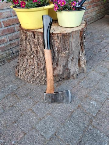 Bijl - bijlen beschikbaar voor biedingen